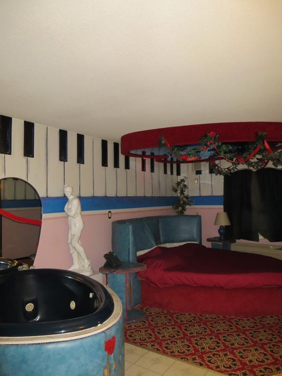 Hollywood Inn & Suites Gurnee Dış mekan fotoğraf